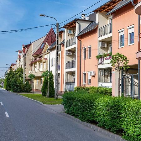 Bella Apartments No1 ไฮจ์ดุสโซบอสโล ภายนอก รูปภาพ