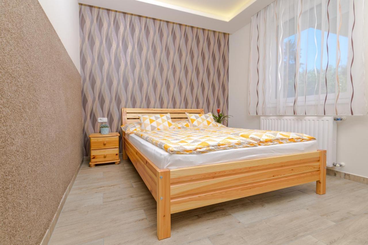 Bella Apartments No1 ไฮจ์ดุสโซบอสโล ภายนอก รูปภาพ