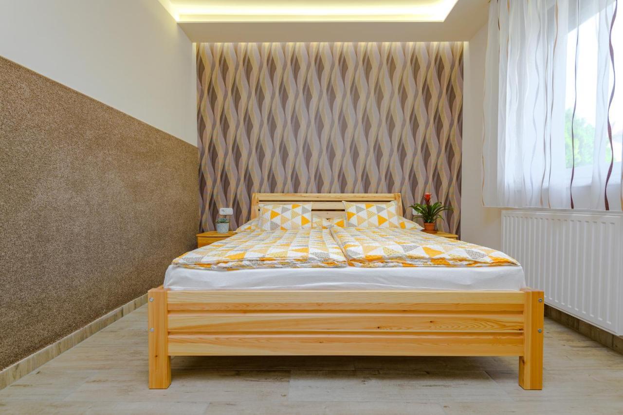 Bella Apartments No1 ไฮจ์ดุสโซบอสโล ภายนอก รูปภาพ