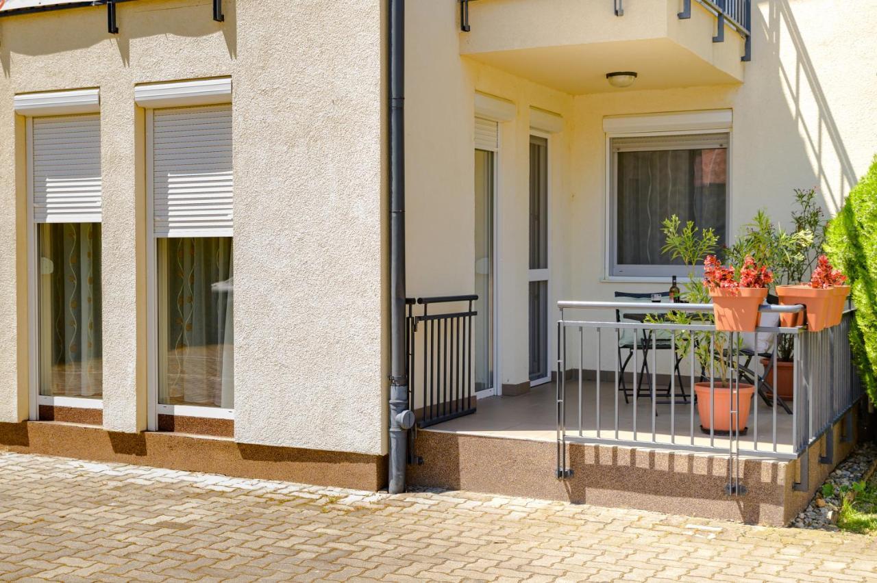 Bella Apartments No1 ไฮจ์ดุสโซบอสโล ภายนอก รูปภาพ
